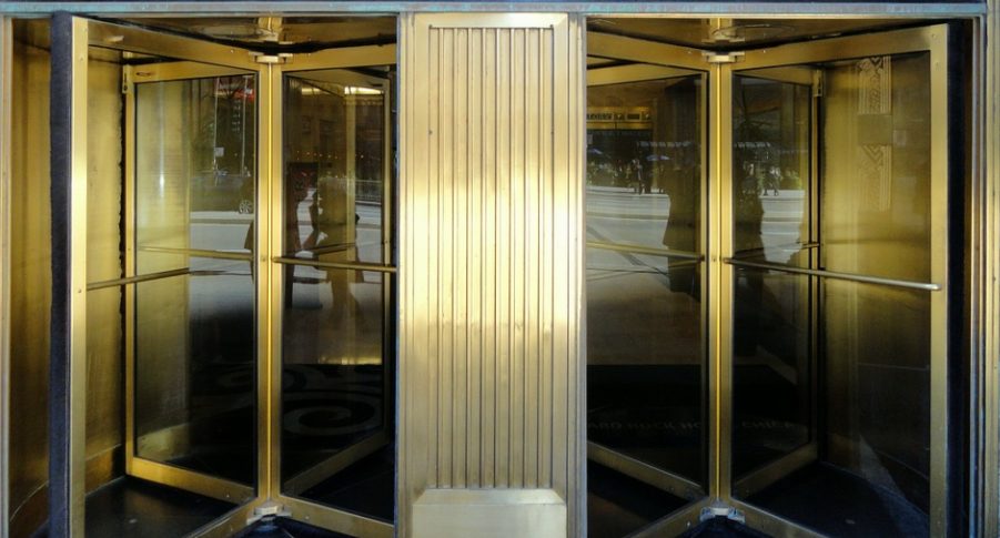 Revolvong doors | escalator safety