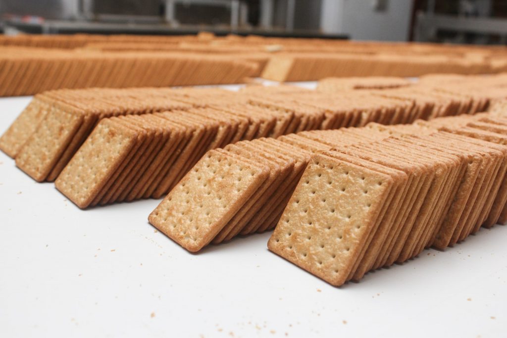 Can Dogs Eat Graham Crackers? Know the Risks of Feeding Them These Popular Snacks