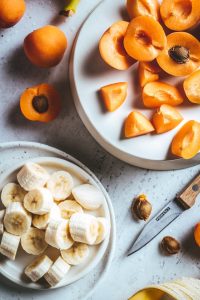 Sliced persimmon and banana.